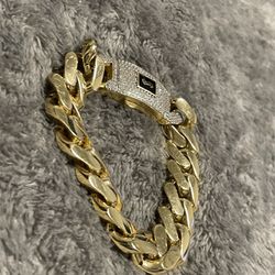 new 14k gold Monaco bracelet 17mm 8 1/2inches 34.1g semi solid real gold no trades  No trades 🚨  Non negotiable unlessed picked up All real , testing
