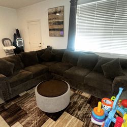 2 Piece Large Sectional Couch (Flawless)