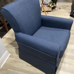 Rocking swivel nursery chair Great Condition (Snellville) $60