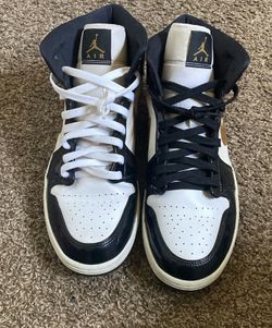 Air Jordan 1 Mid Patent SE