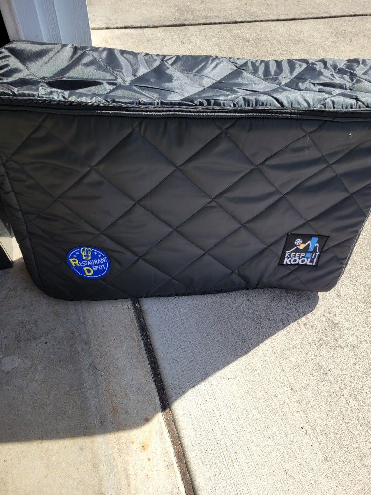Restaurant Depot Keep it Kool Super Sized Insulated Catering Transport Bag