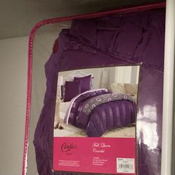 New! Full/Queen Sized Comforter 