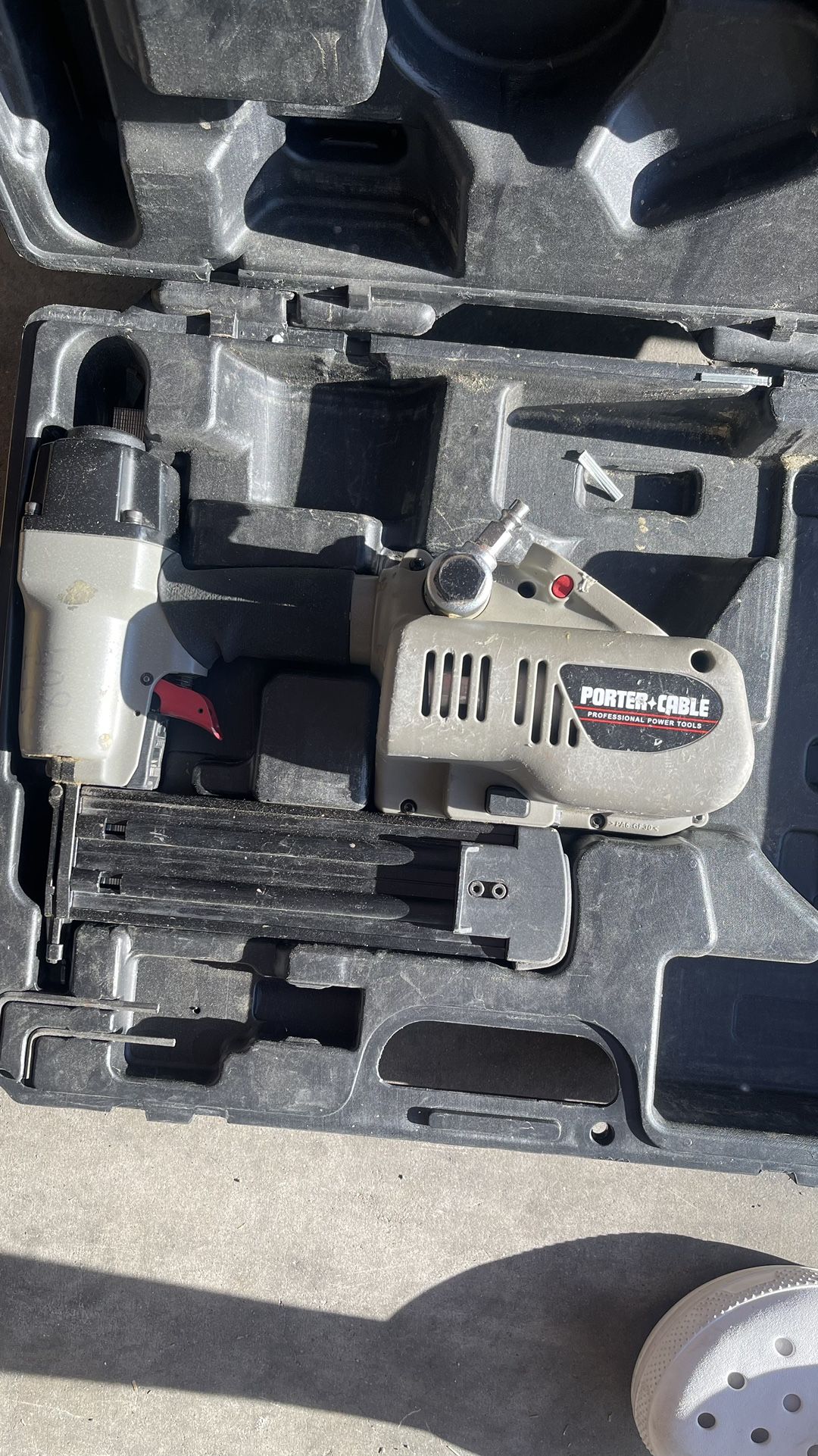 Porter Cable Cordless Brad Nailer Set 12V Charger & Battery BN200V12 good condition