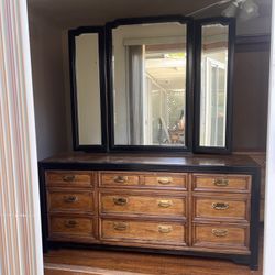 Dresser With Mirror 