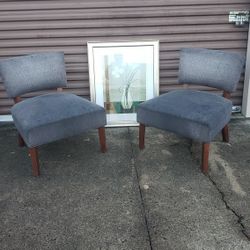 Living Room Chairs / Overstuffed Chairs 