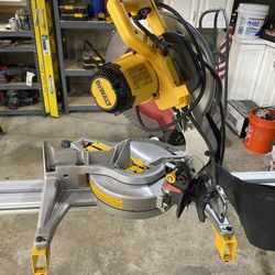 Dewalt 12” Compound Miter box With Stand.