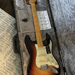 Fender American Ultra Stratocaster Maple Fingerboard 