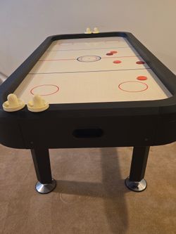 Air hockey table