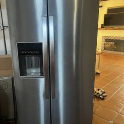 Whirlpool Fridge In Excellent Condition 