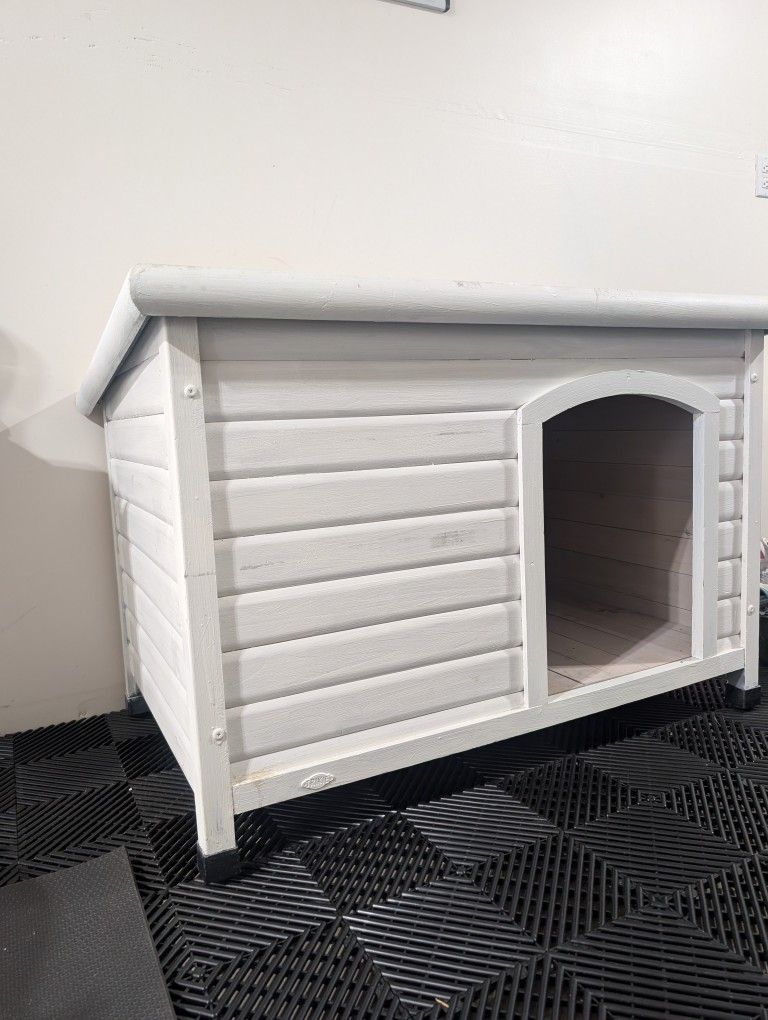 $50 Dog house, medium size dogs. White wood.