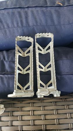 ATV foot pegs