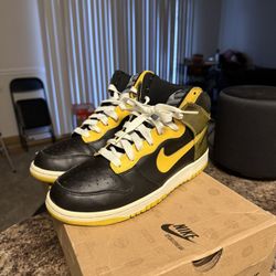 Nike Dunk / Size 8.5 