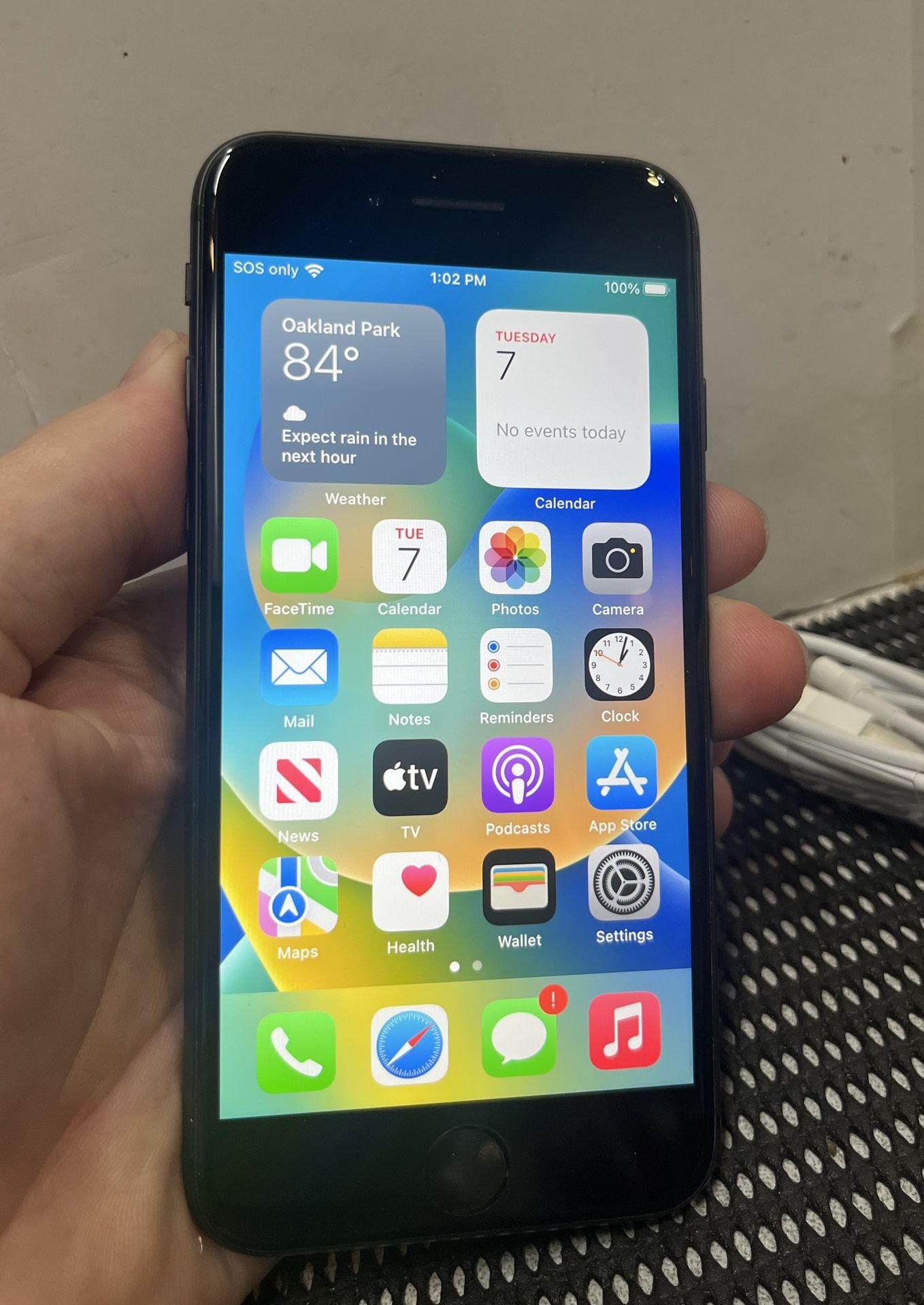 Apple iPhone 8 64GB Carrier UNLOCKED Smartphone-Black  