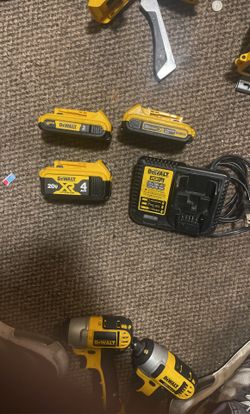 Dewalt charging port & 3 20v Batterys