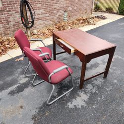 Desk / 2 Chairs