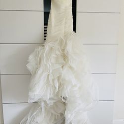 Pronovias wedding Tdressy Ytrumpet shape"
