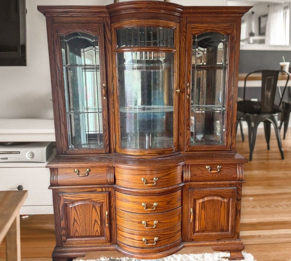 China Cabinet/ Hutch