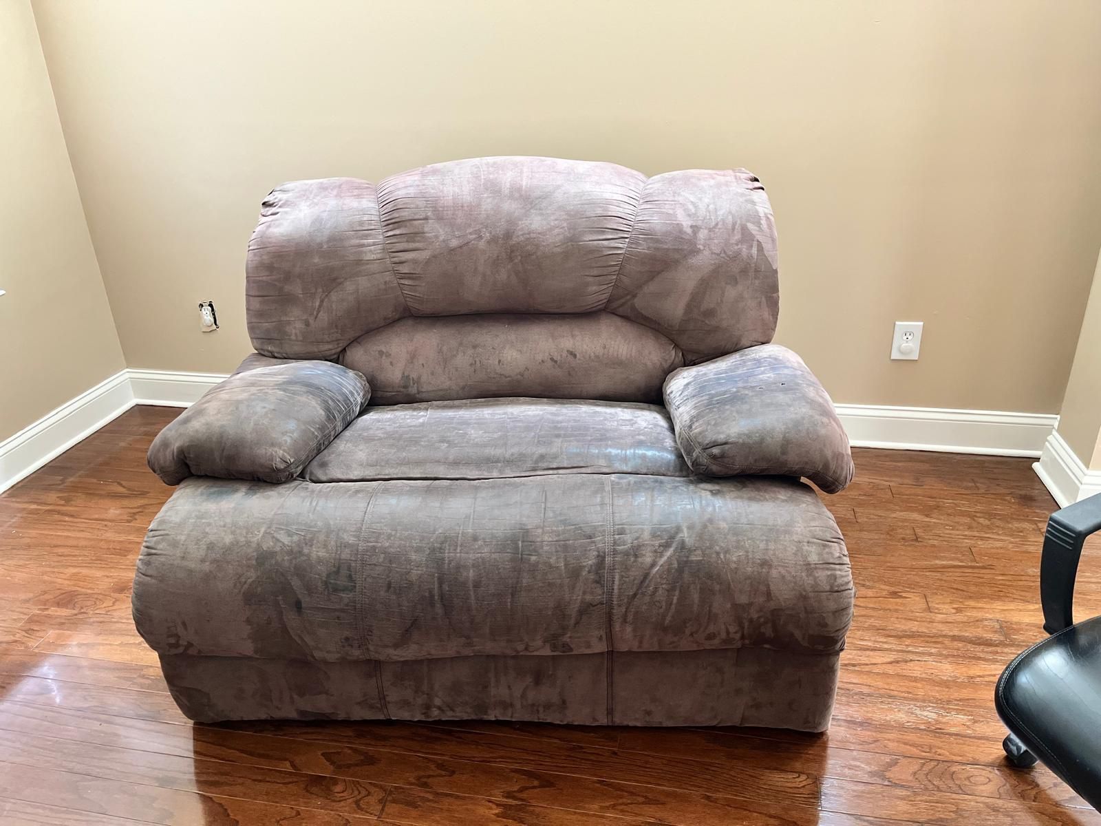 Loveseat With Reclining Function