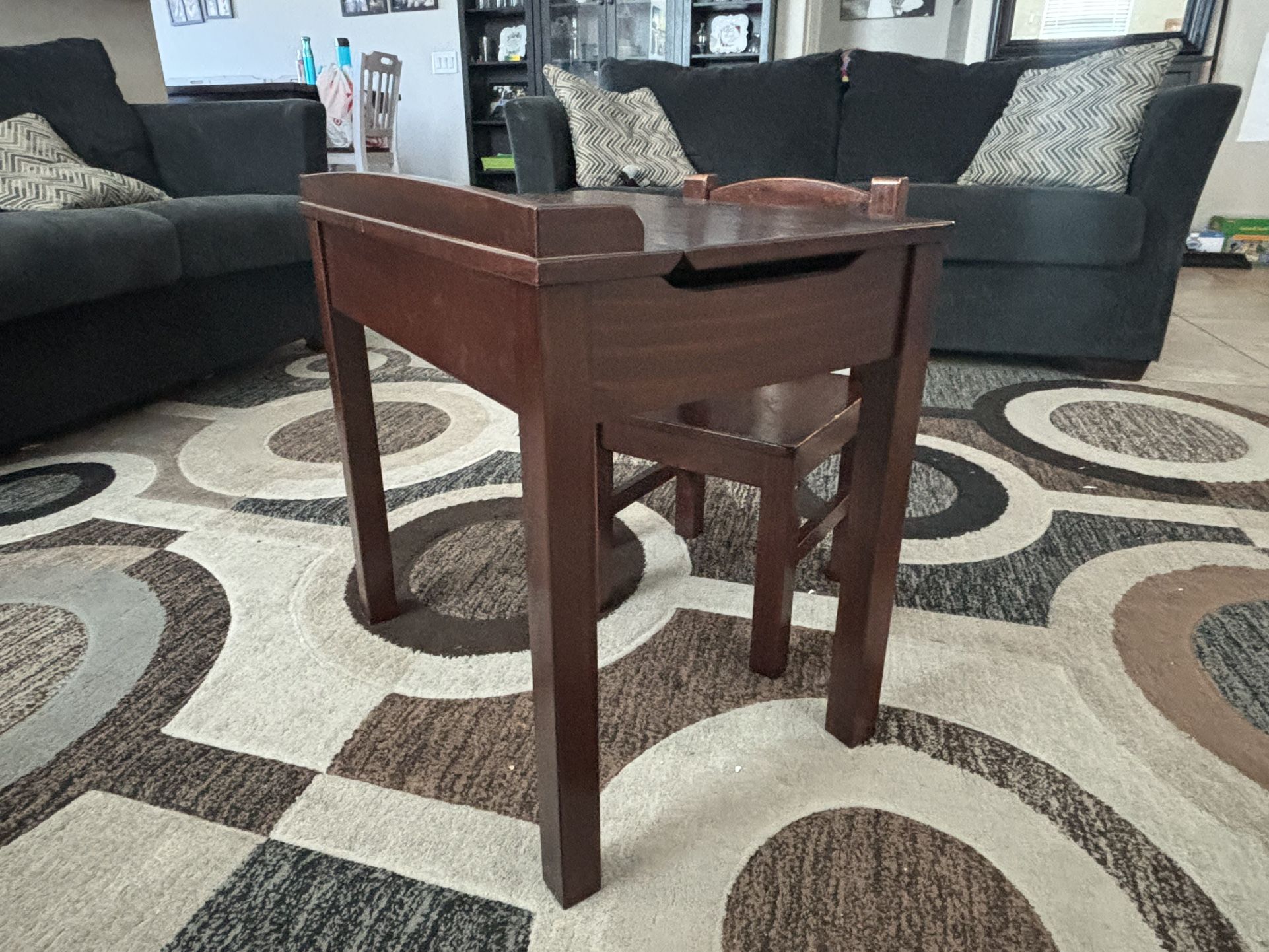 Kid’s Desk & Chair