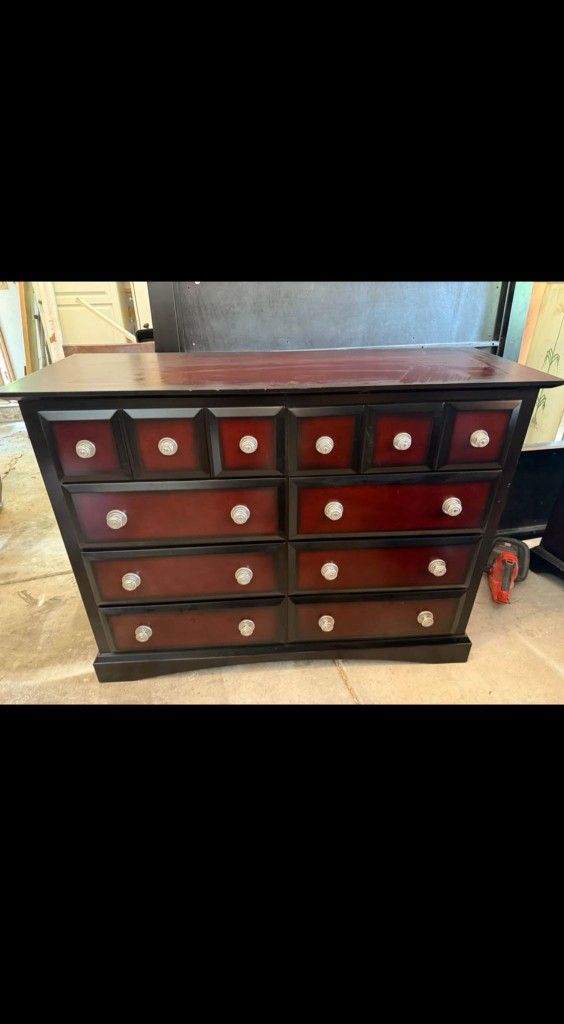 Dresser/Chest Of Drawers With FREE Mirror 