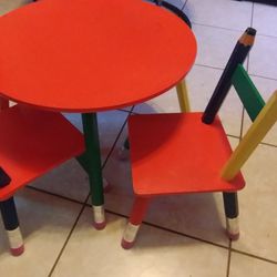 Very Adorable Kids Table And 2 Chairs 