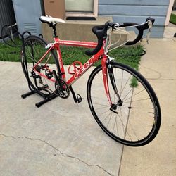 FELT ROAD BIKE WITH ALUMINUM FRAME 20SPEEDS FRAME SIZE 51CM EXELENT CONDITION TIRES SIZE 700X25C READY TO RIDE SUPER FAST LIGHTWEIGHT BIKE