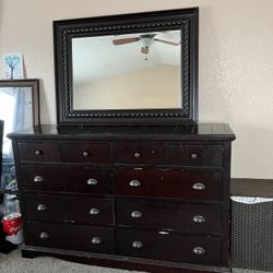 Dresser