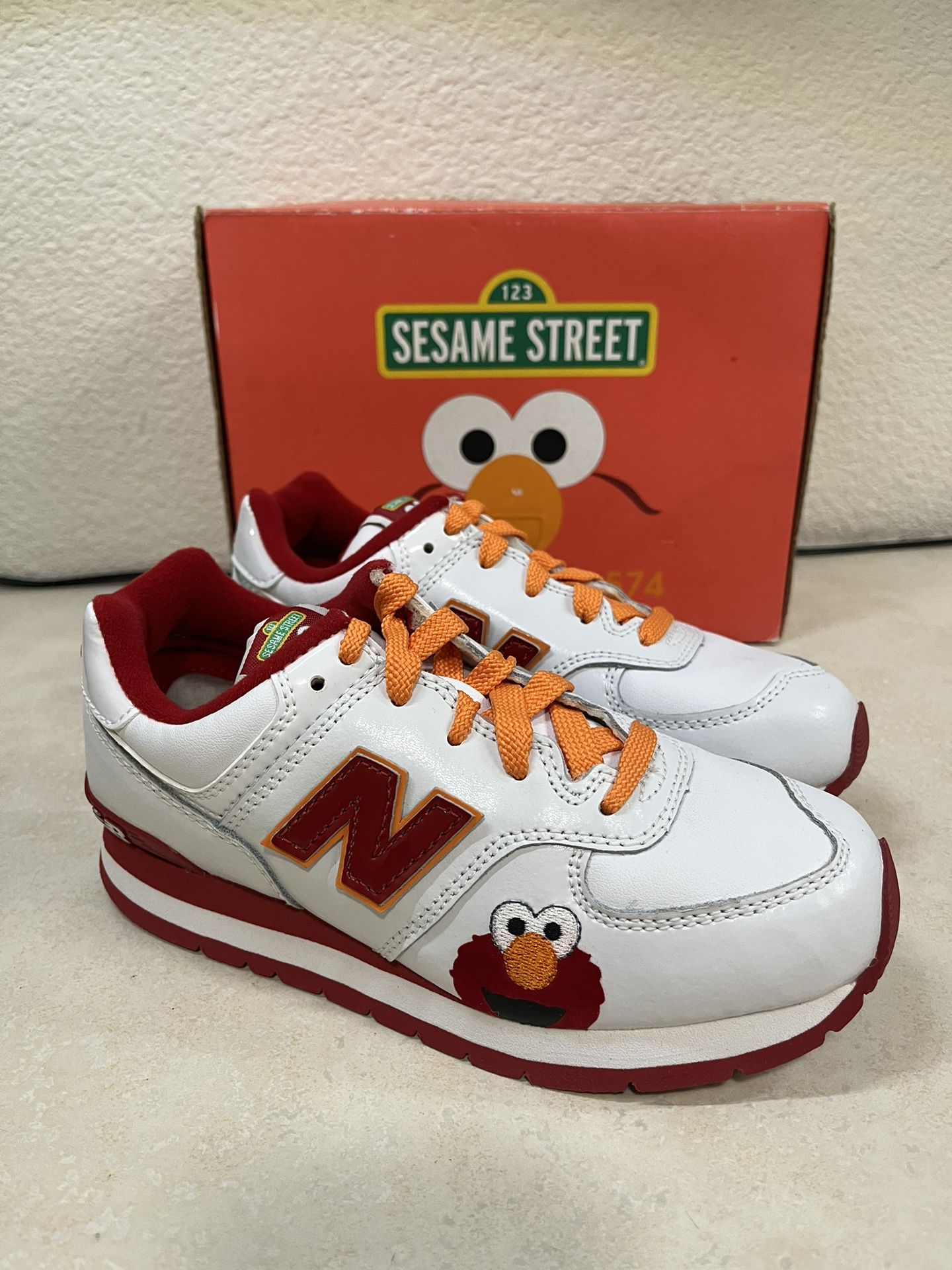 Manto Antídoto danés New Balance 574 X Sesame street Elmo Athletic Shoes KJ574 kids size 1.5 for  Sale in Rohnert Park, CA - OfferUp