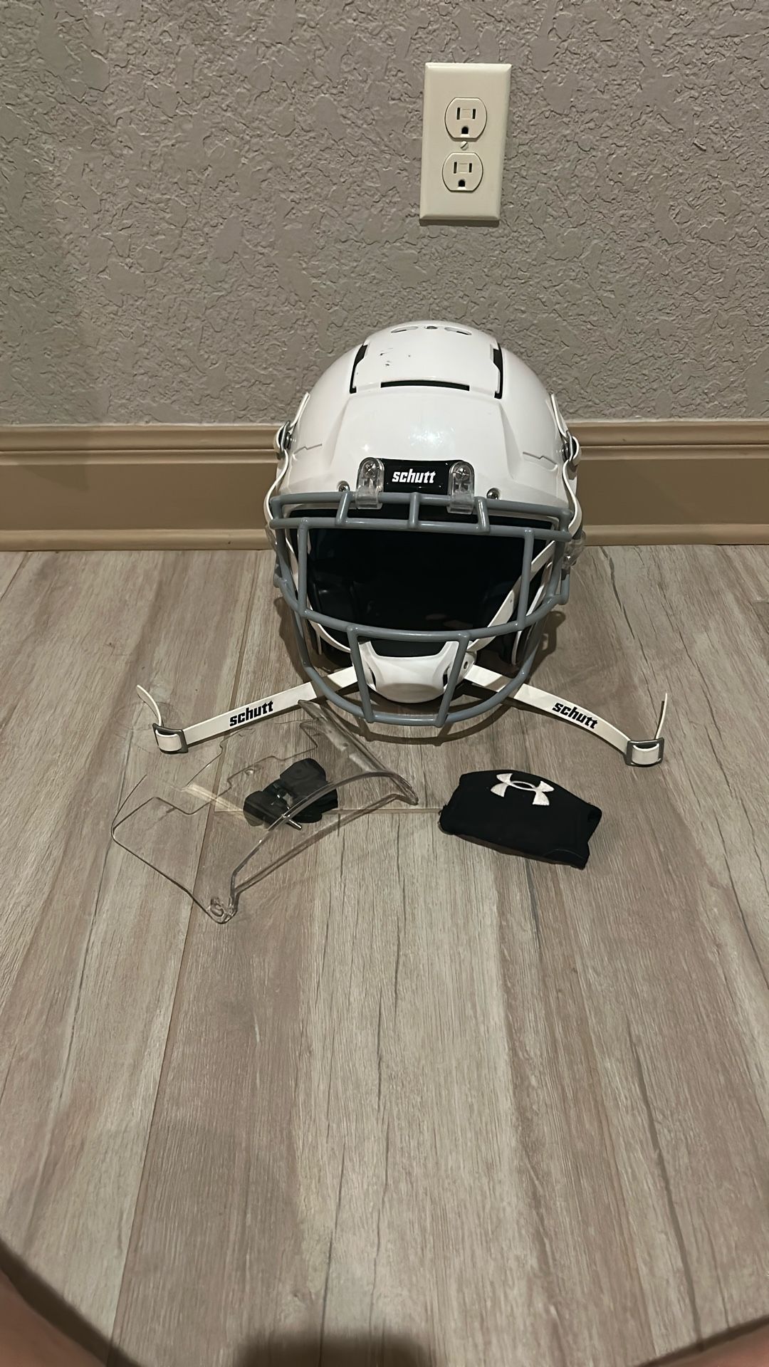 Schutt F7, Clear Vizor, And Under Armor Chin Strap Cover