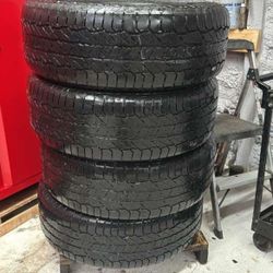 275 55 20 Set of 4 Used Hankook Tires in Like New Condition