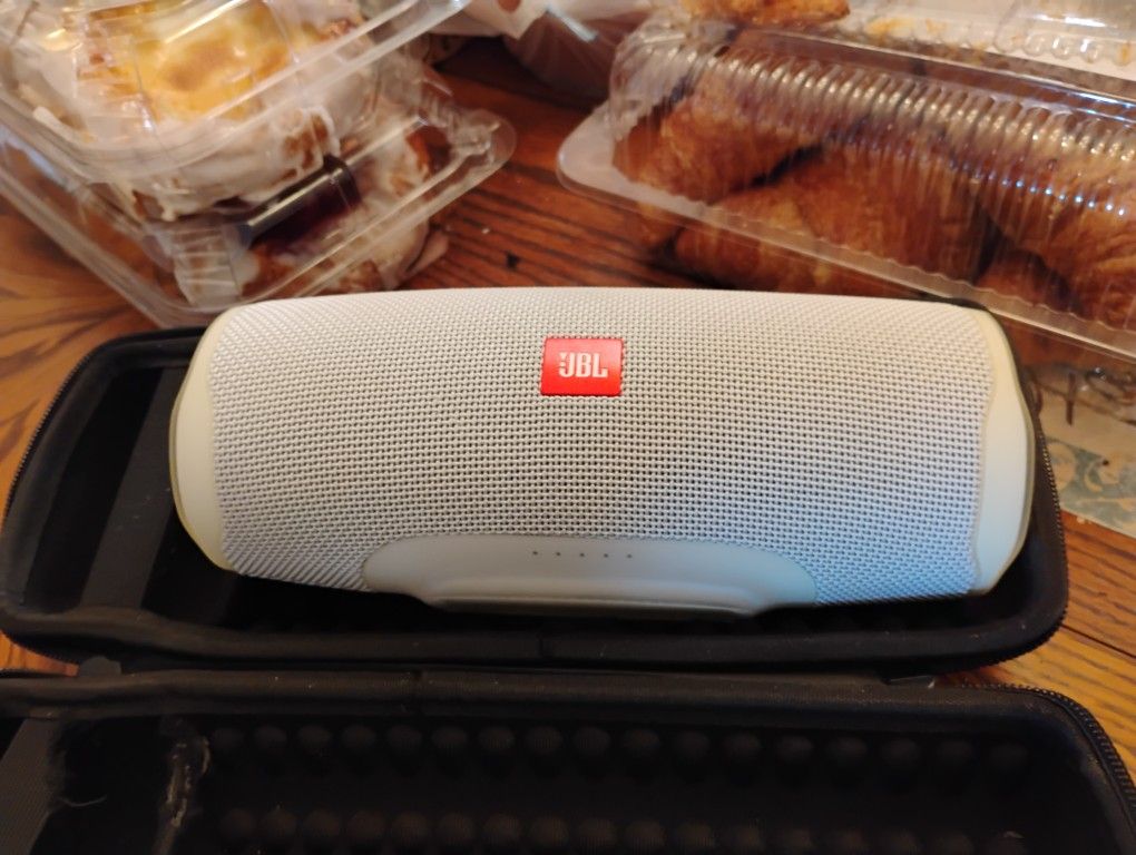 JBL Charge Wireless Bluetooth Speaker (White) W/ Travel Case
