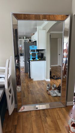 huge and quality mirror used to cost 900 usd (now 80)