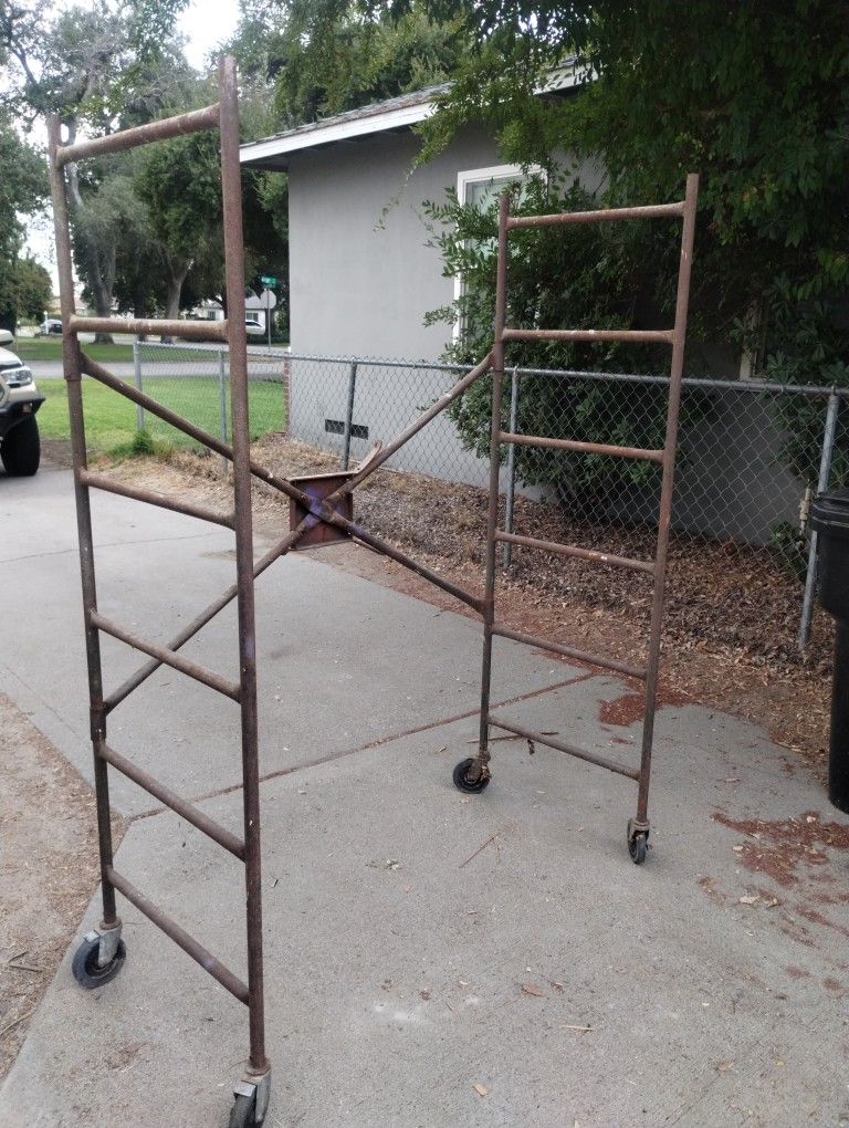 Scaffolding/Planks