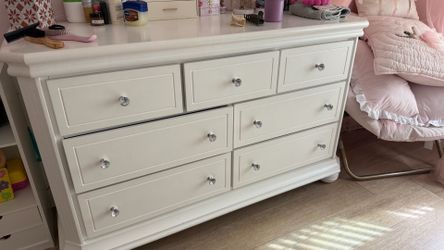 7 drawer white dresser
