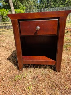 Side/end table