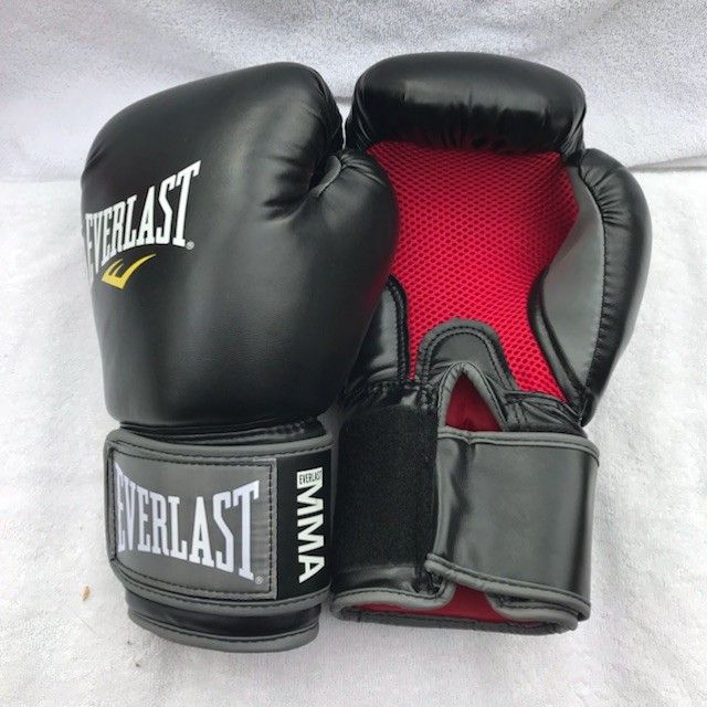 Black 14oz Everlast pro boxing gloves