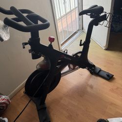 Peloton stationary bike in excellent condition