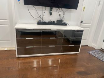 9 drawer dresser with mirror front