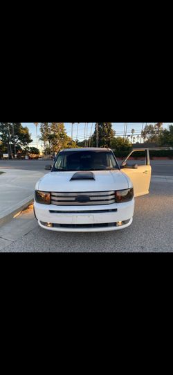 2011 Ford flex white
