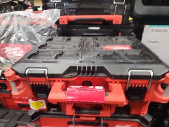 Milwaukee
PACKOUT 22 in. Medium Red Tool Box with 75 lbs. Weight Capacity