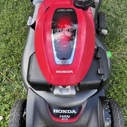 IMMEDIATELY AVAILABLE COUPLE TIMES USED SELF  PROPELLED HONDA HRN-216. /170cc. 21 in. 3-in-1 .WORKS FLAWLESSLY.  TWIN BLADES . VARIABLE SPEED WALK BEH
