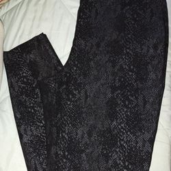 INC International Concepts Snake Print Skinny Pants Size 4 NEW Condition Mid-rise Black and Grey Stretch