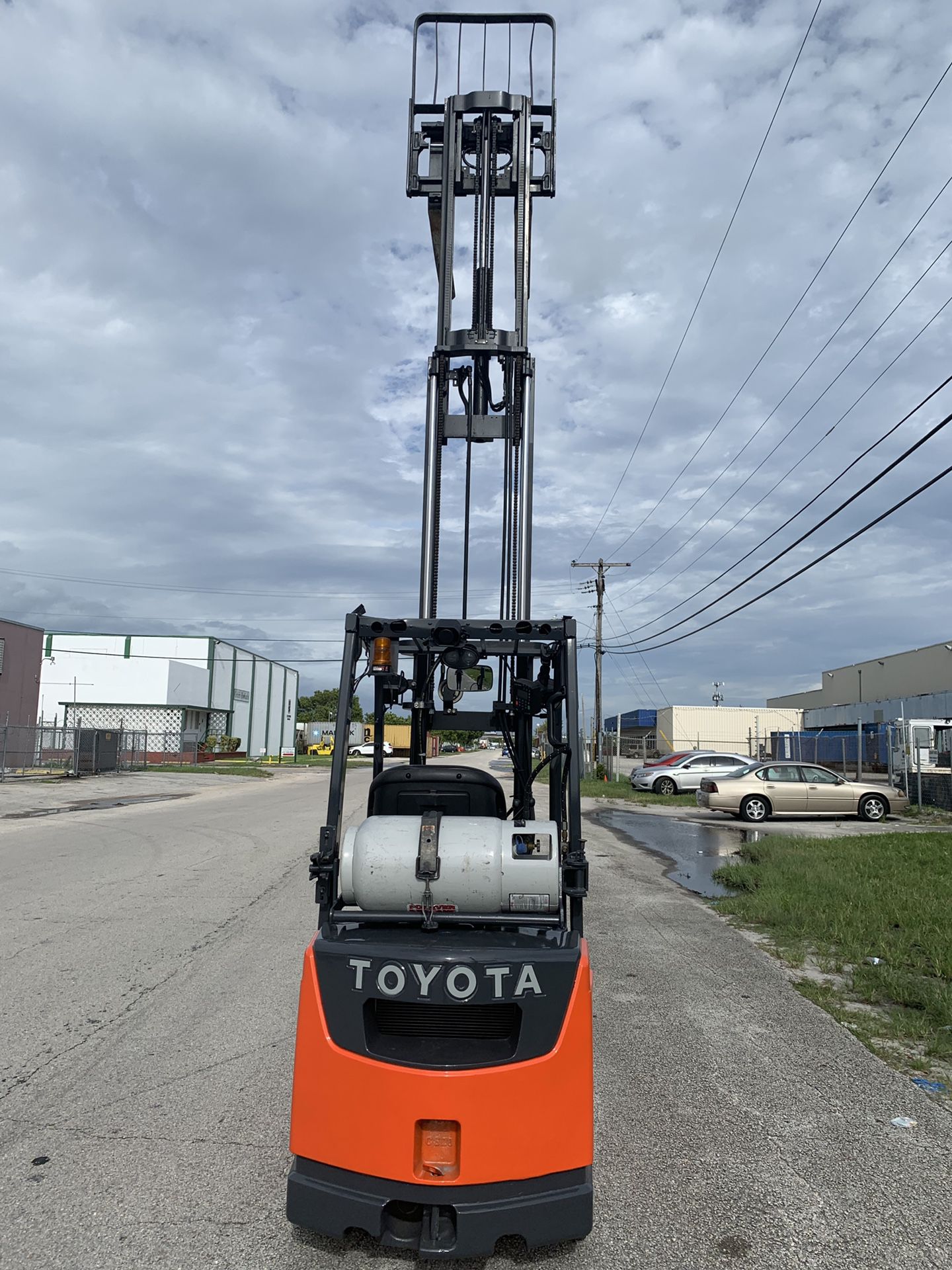 2011 Toyota forklift 4,000lb capacity three stage side shifter
