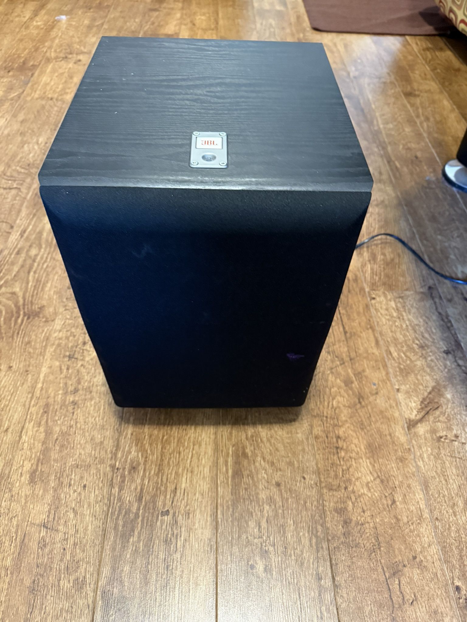 JBL Northridge E150P 10-Inch Powered Subwoofer with 150-Watt Digital Amplifier
