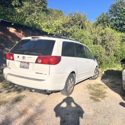 2009 Toyota Sienna LE - One Owner, Excellent Condition - $3500