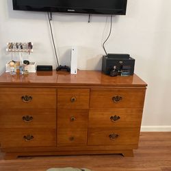 Dresser & Nightstands