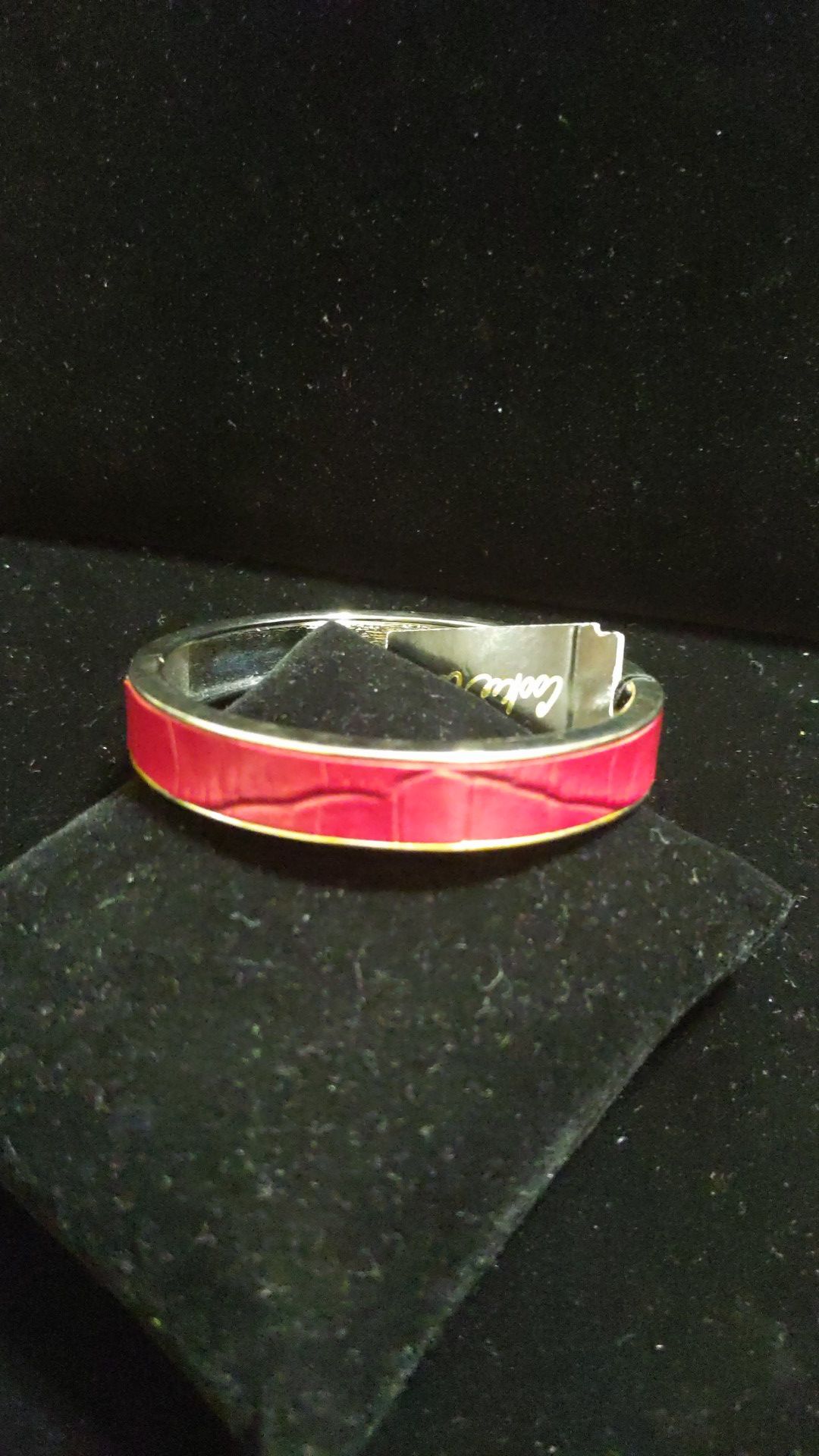 New Cookie Lee bracelet Bangle hinged genuine leather red with silver original tag $24