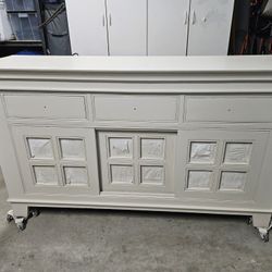 Free. Very Heavy. Buffet Table.