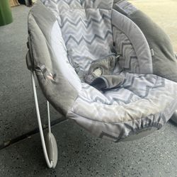 Ingenuity Bouncer, Self-Rocking!