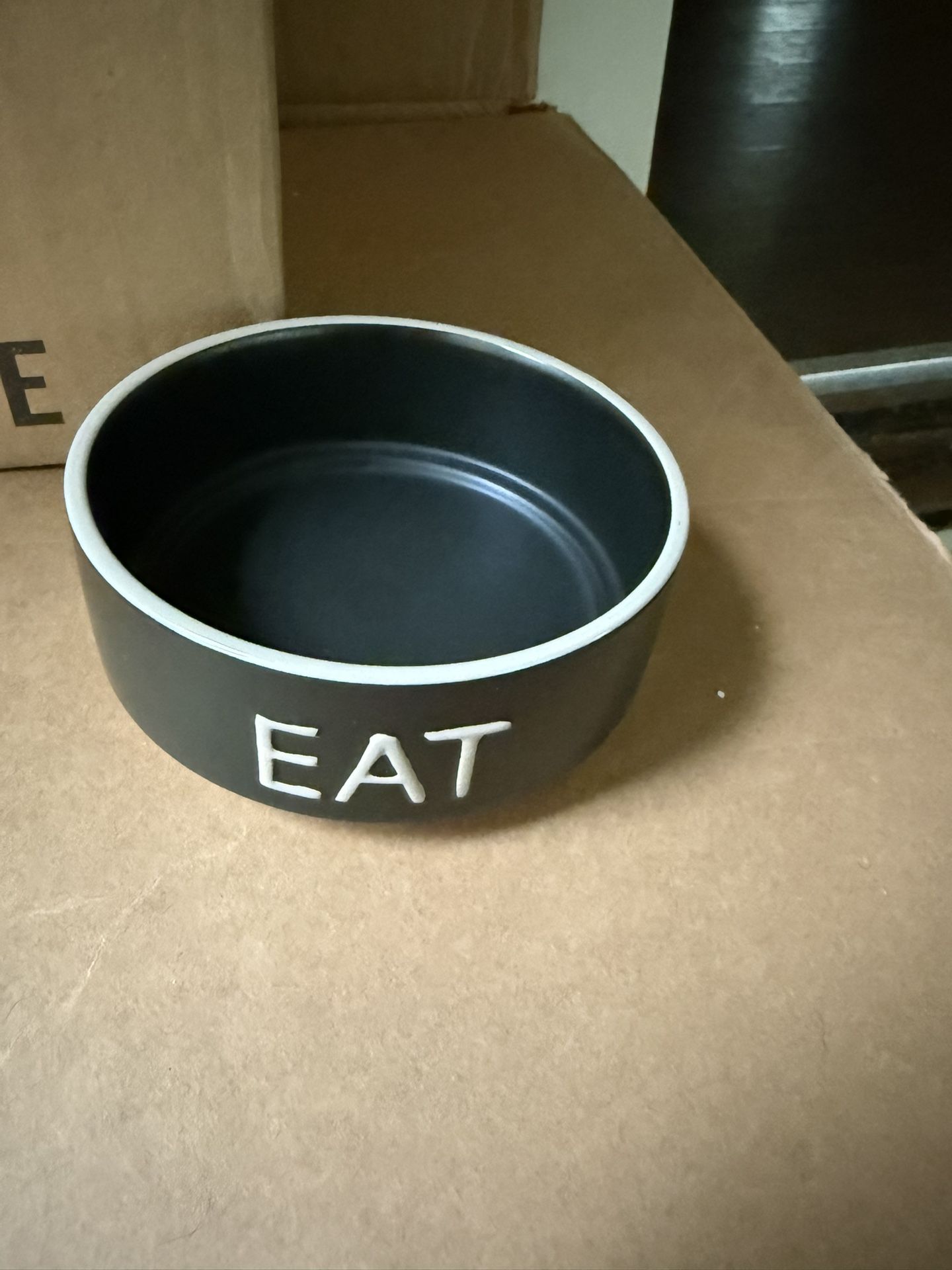 Black ceramic Top Paw Bowl